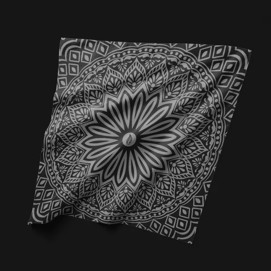 Headscarf Serat Jagat, warna hitam, merah, hijau